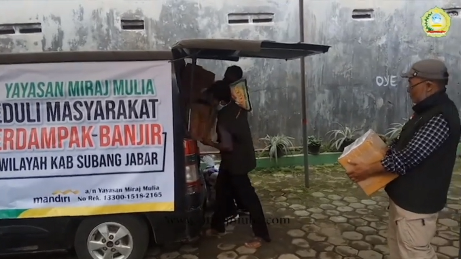 Video Penyaluran Bantuan untuk Korban Banjir Subang